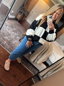 SS BLACK WHITE SWEATER L1
