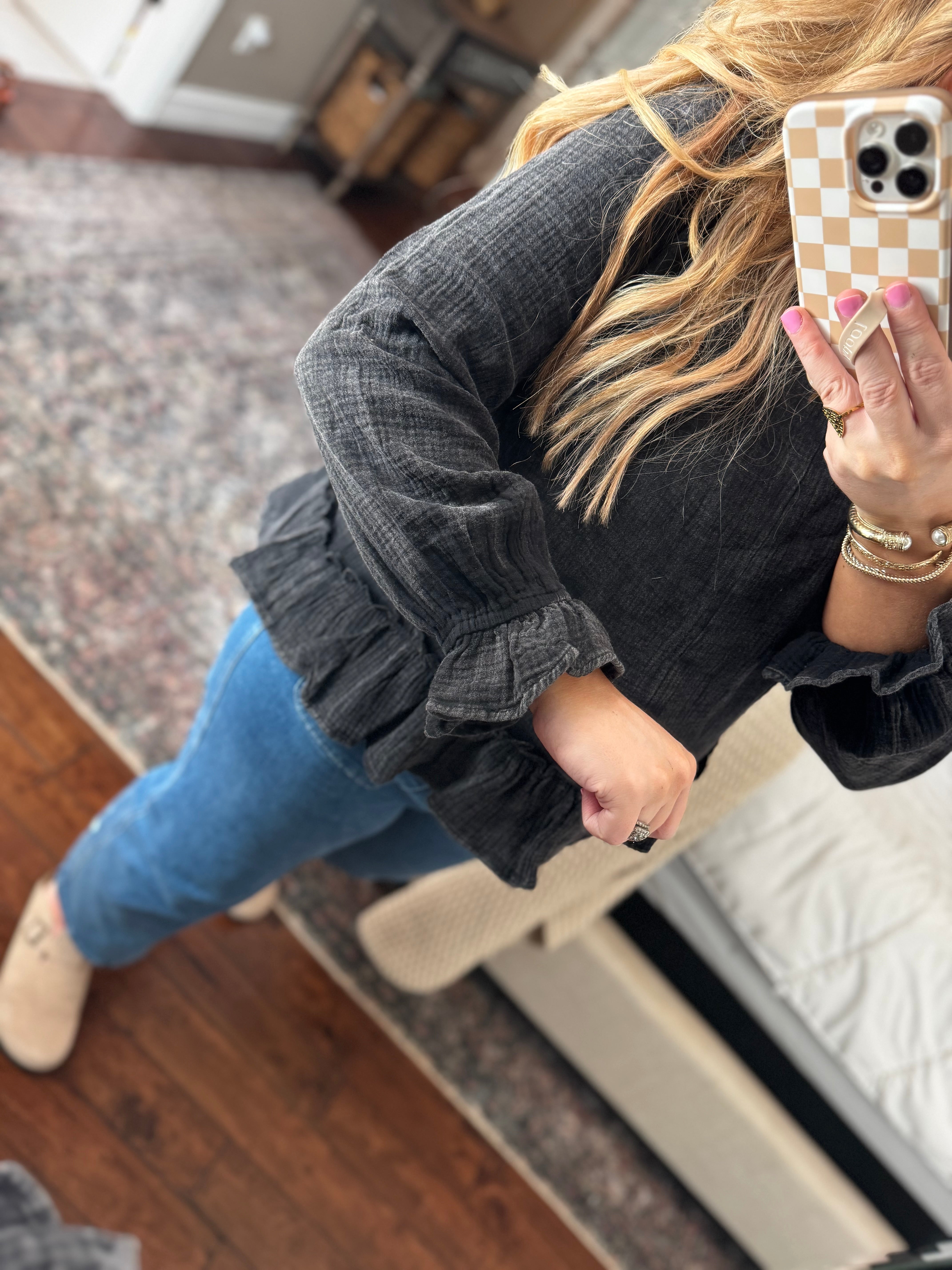 BLACK RUFFLE BOTTOM TOP K15