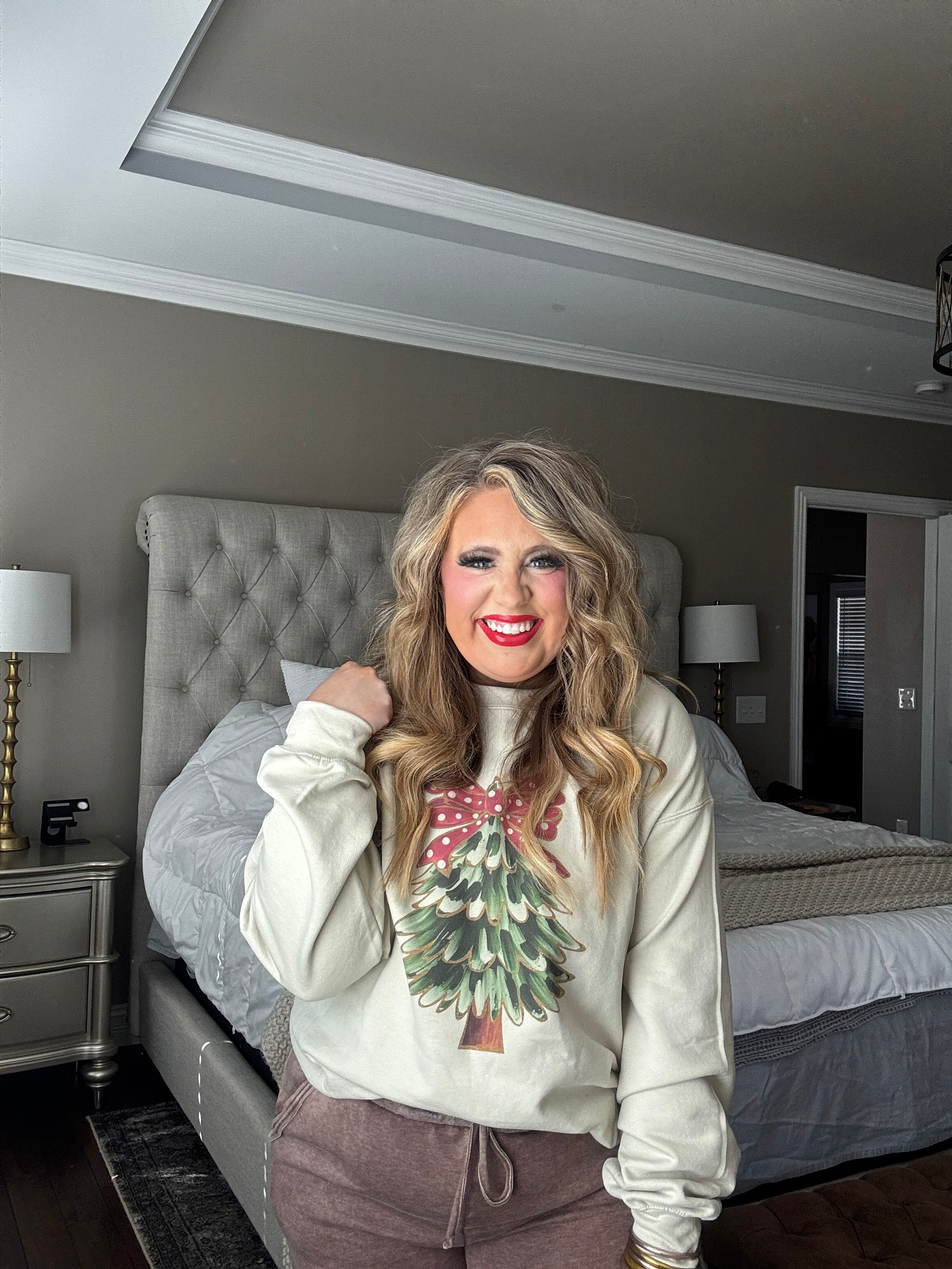 BEIGE CHRISTMAS TREE SWEATSHIRT R15