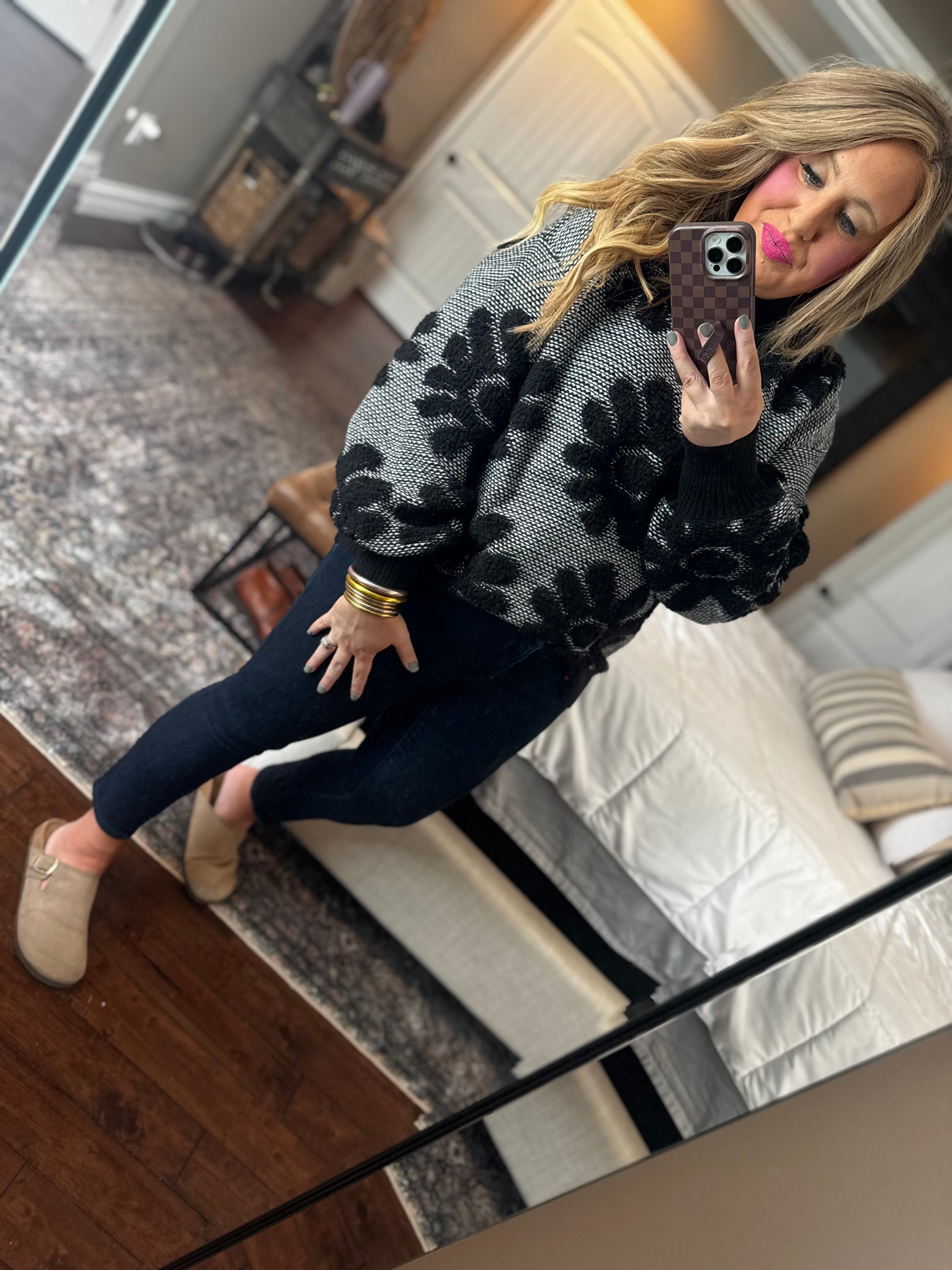 BLACK WHITE FLORAL SWEATER