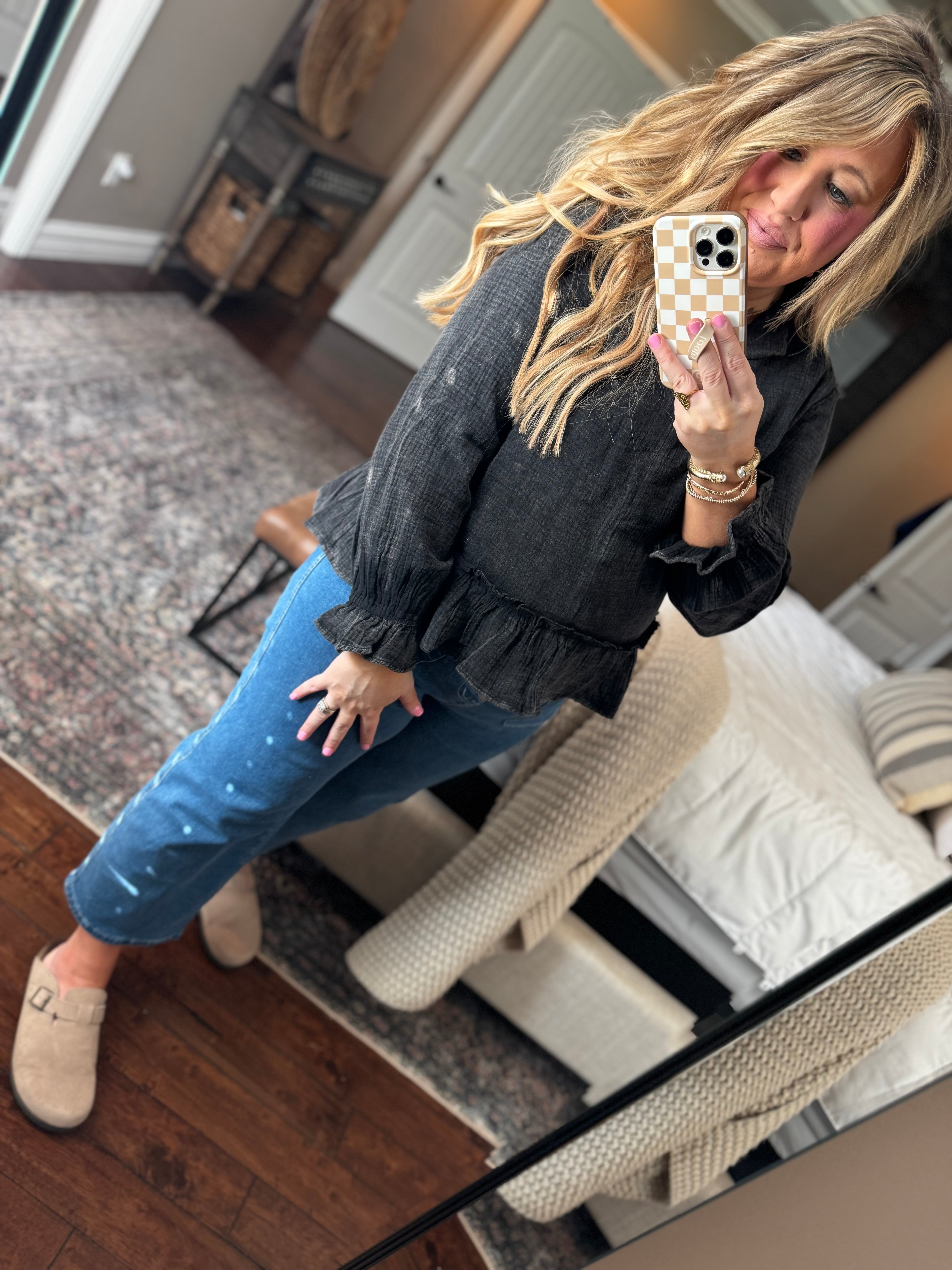 BLACK RUFFLE BOTTOM TOP K15