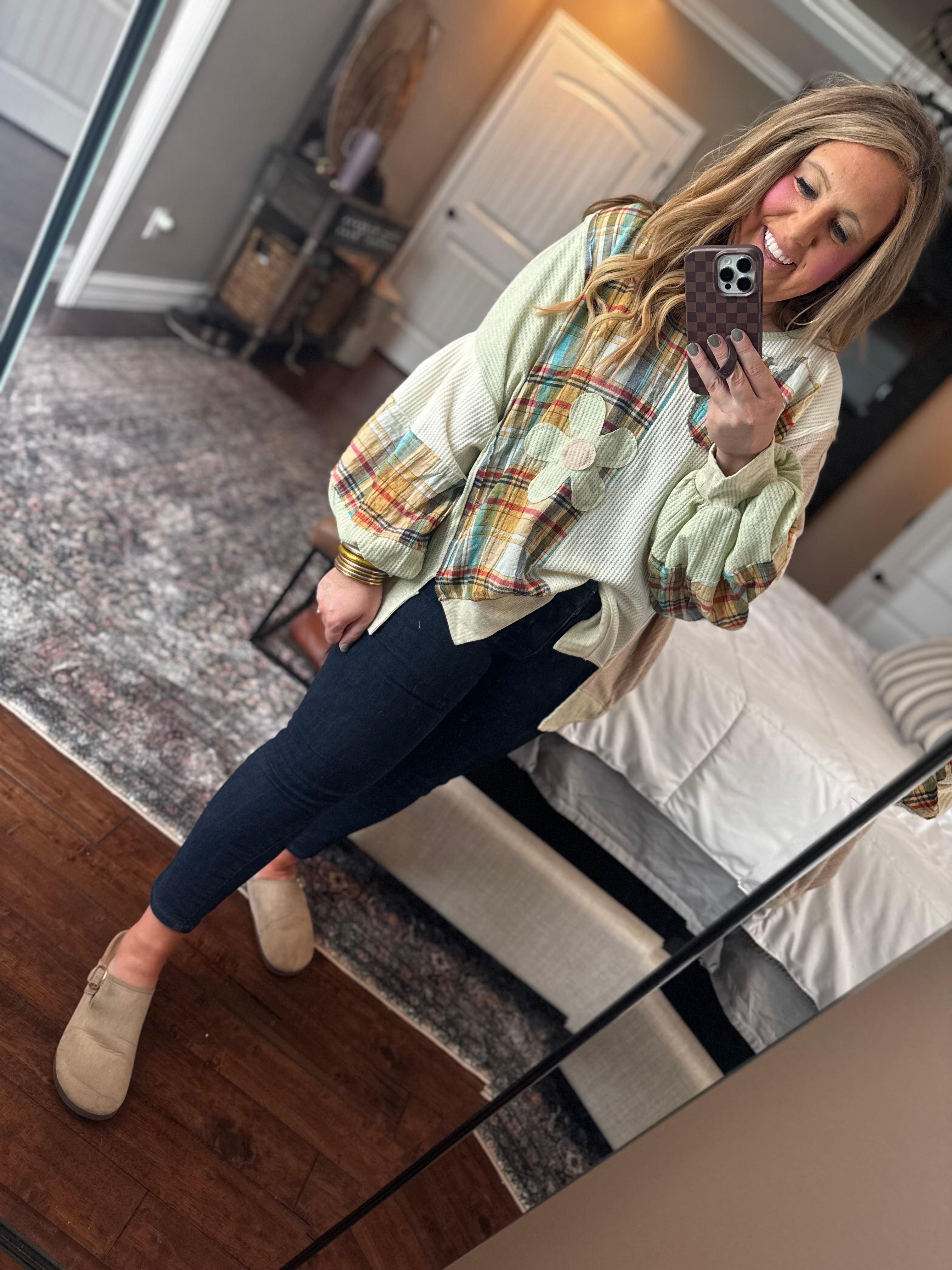 EASEL SAGE FLORAL TOP