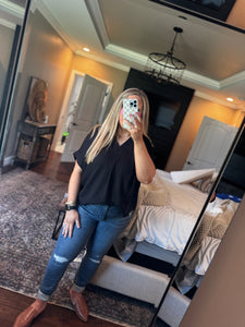 VL BLACK V-NECK TOP L4