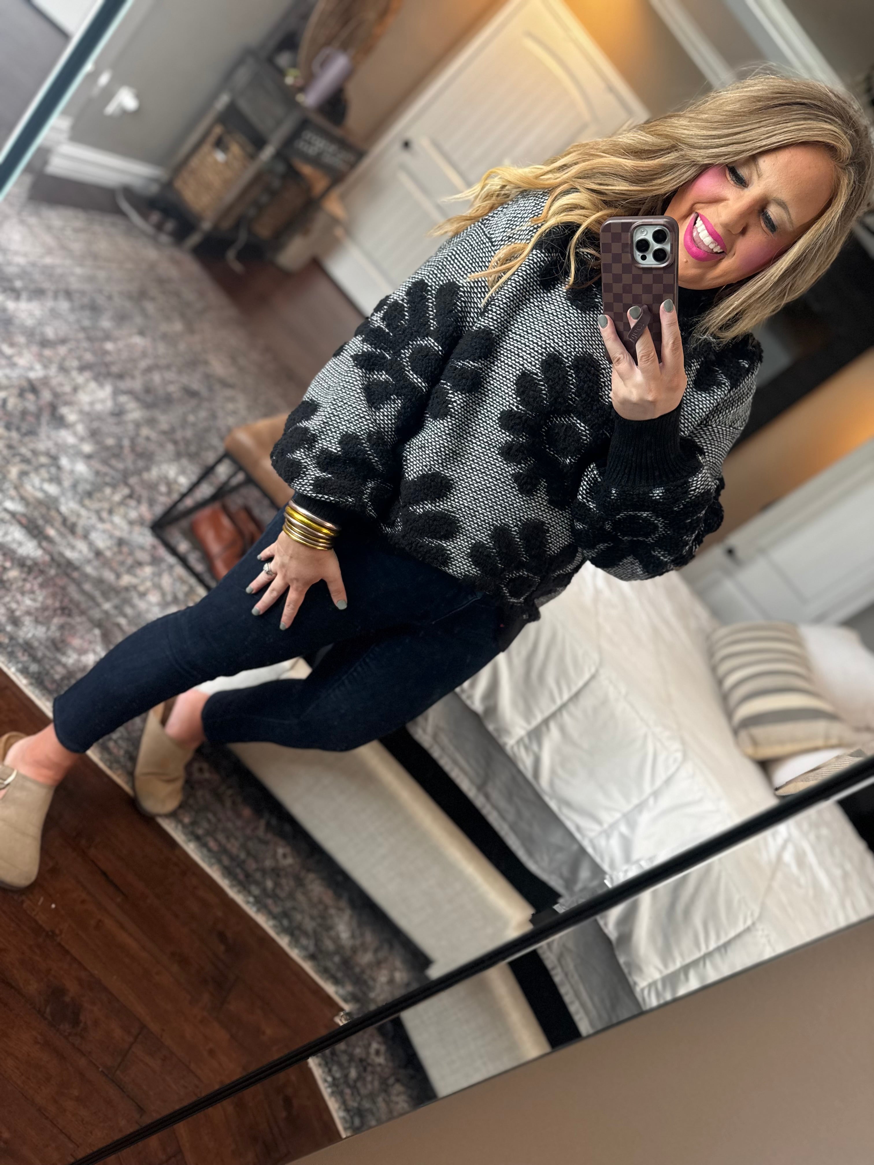 BLACK WHITE FLORAL SWEATER