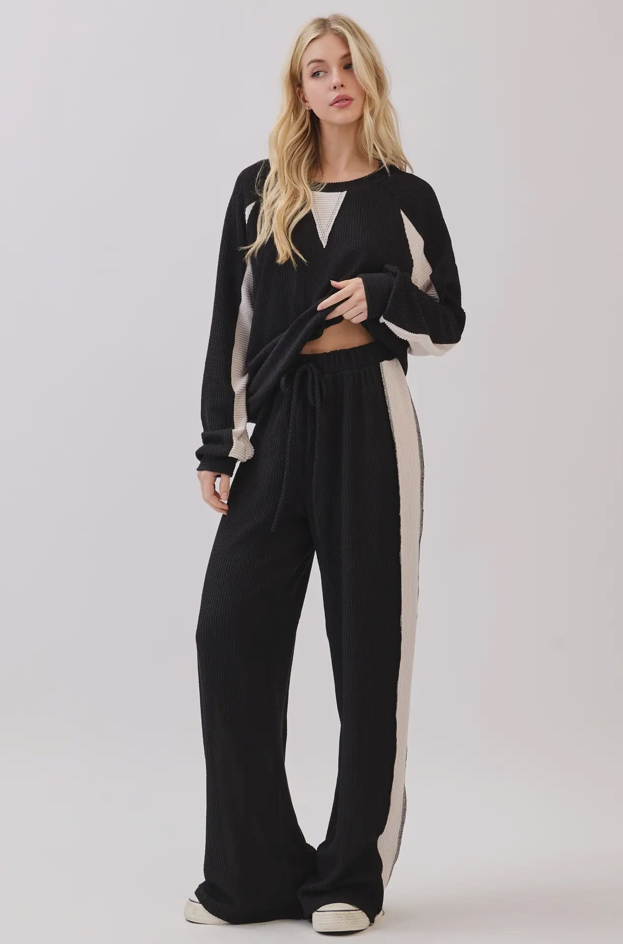 BLACK / CREAM SET N19