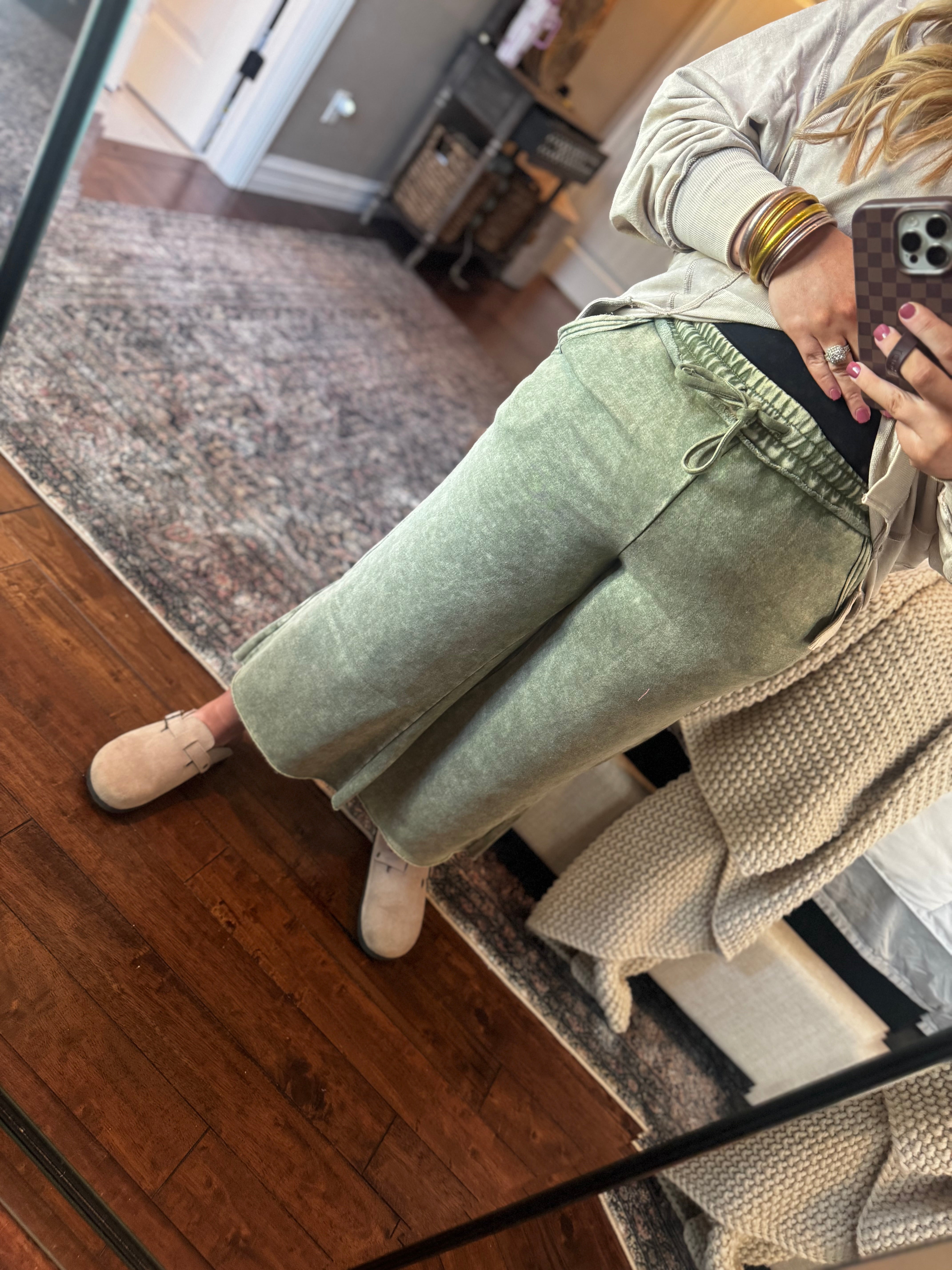 OLIVE BOTTOMS Q6