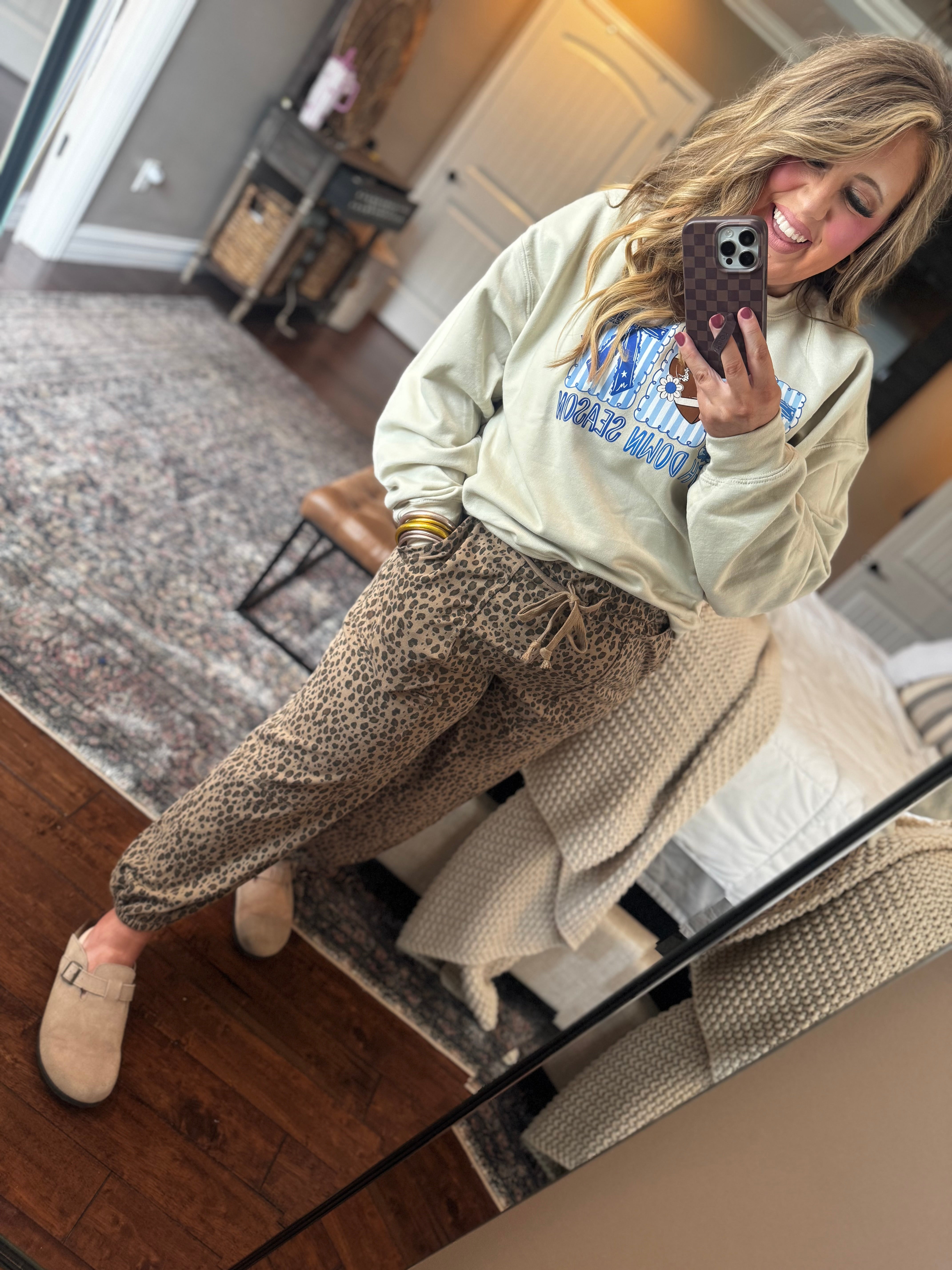 BEIGE TOUCH DOWN SEASON  SWEATSHIRT Q19